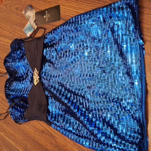 Alyce Paris dessert sz 4 - Picture 1 of 5